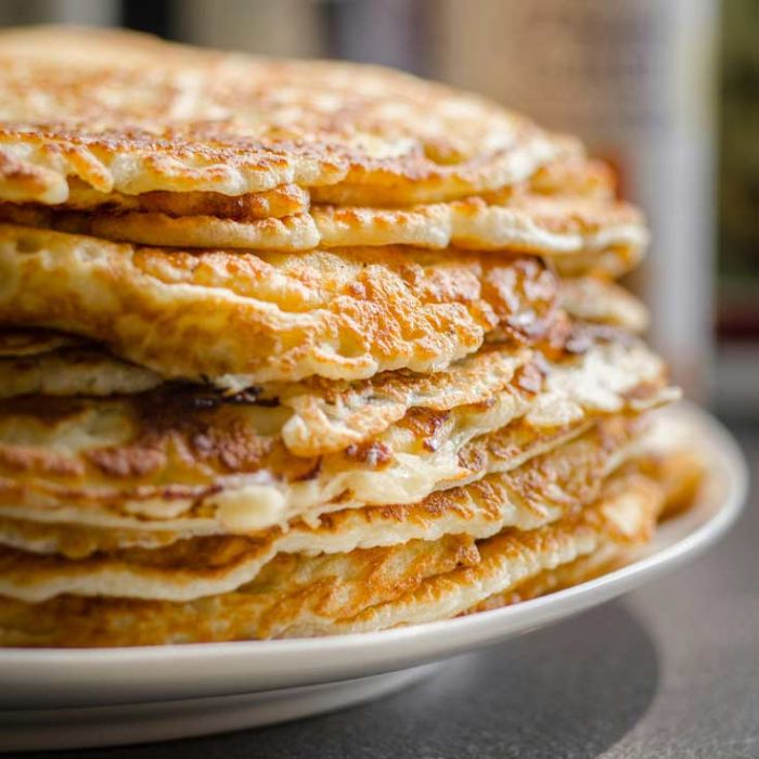 Crêpière en fonte Ø22cm Skeppshult - Poignée hêtre et râteau à crêpe