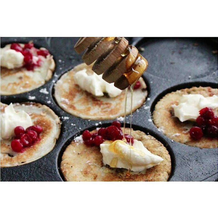 Poêle alvéolée pour blinis-7 moules- Poignée Noyer