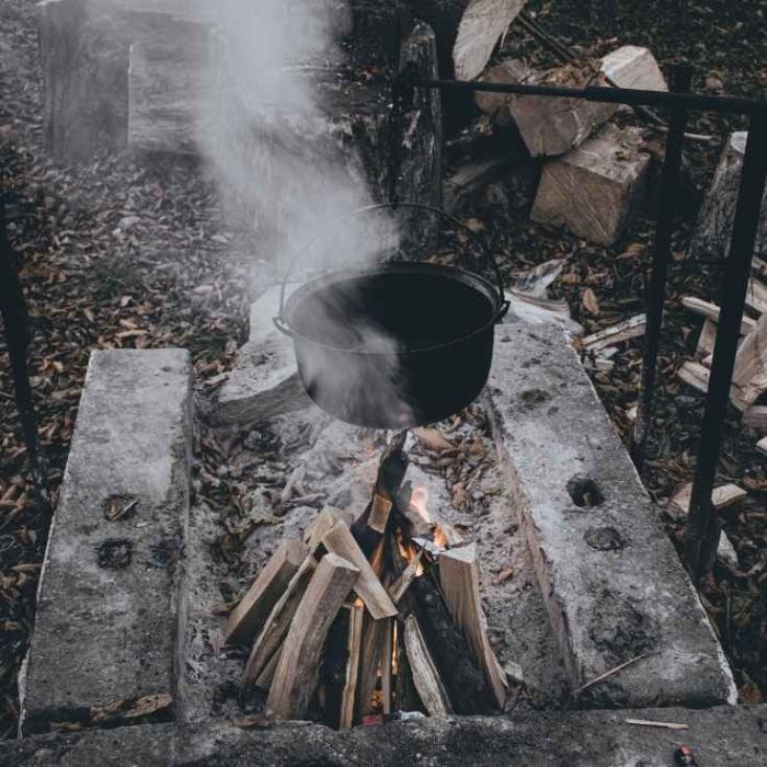  Cocotte en fonte d'autrefois avec anse - Dutch oven