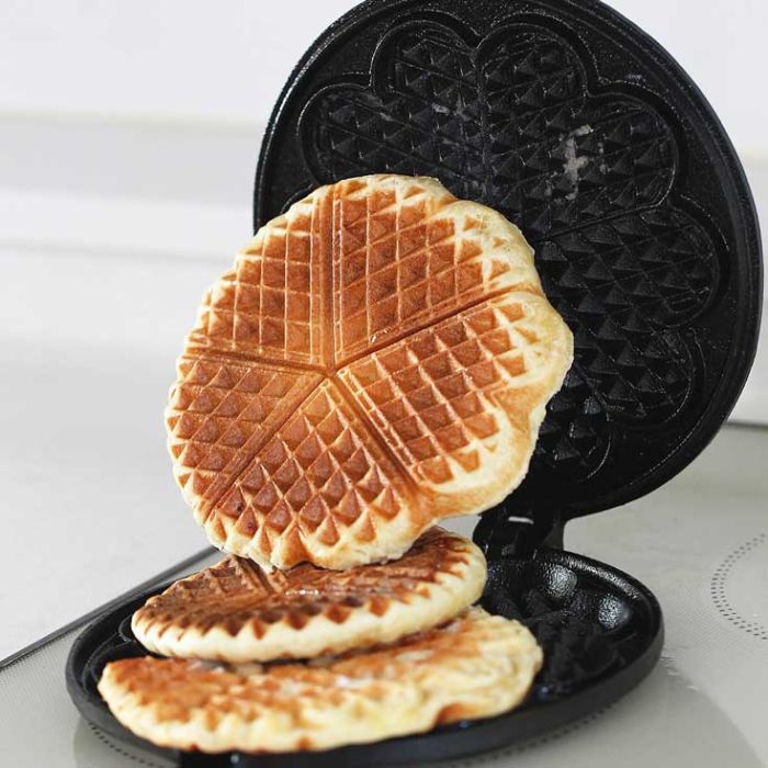 Gaufrier en fonte + brosse de nettoyage