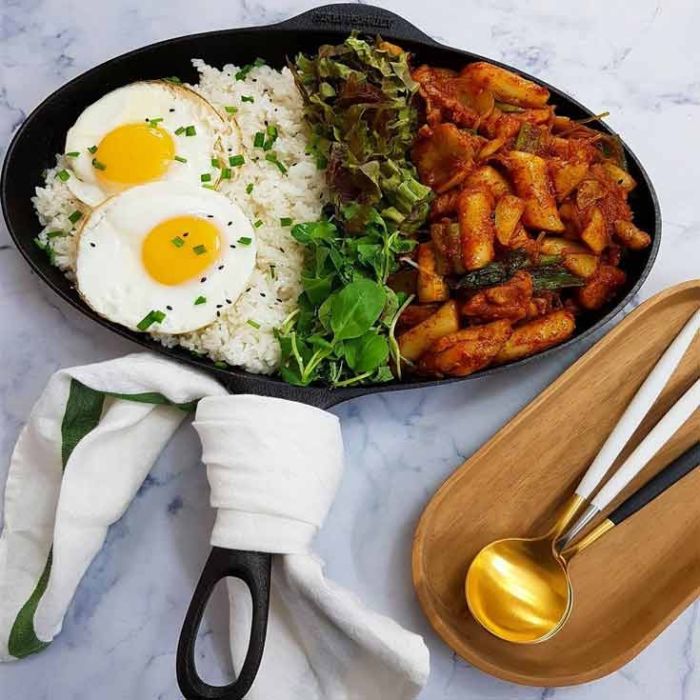 Poêle de cuisine en fonte spéciale poisson + manchon cuir