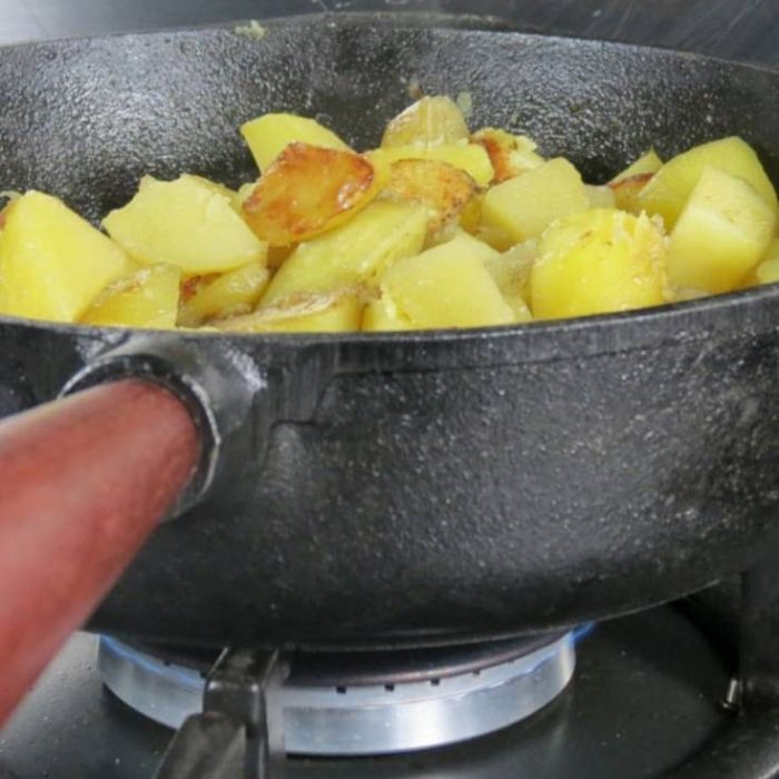 Poêle sauteuse en fonte Ø 20 cm